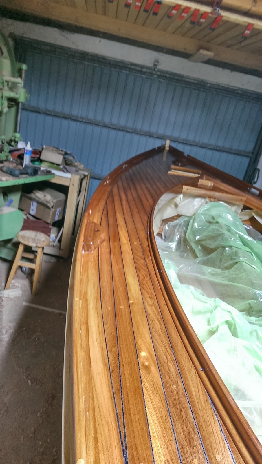 Building a 16' East Coast Melonseed Skiff Varnish!!!