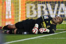 Villarreal, Asenjo tiene roto ligamento cruzado de la rodilla