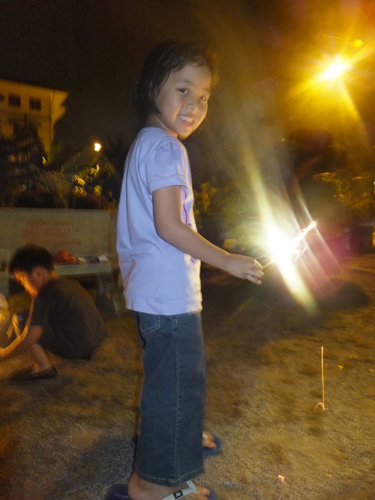 Main Bunga Api di Hari Raya