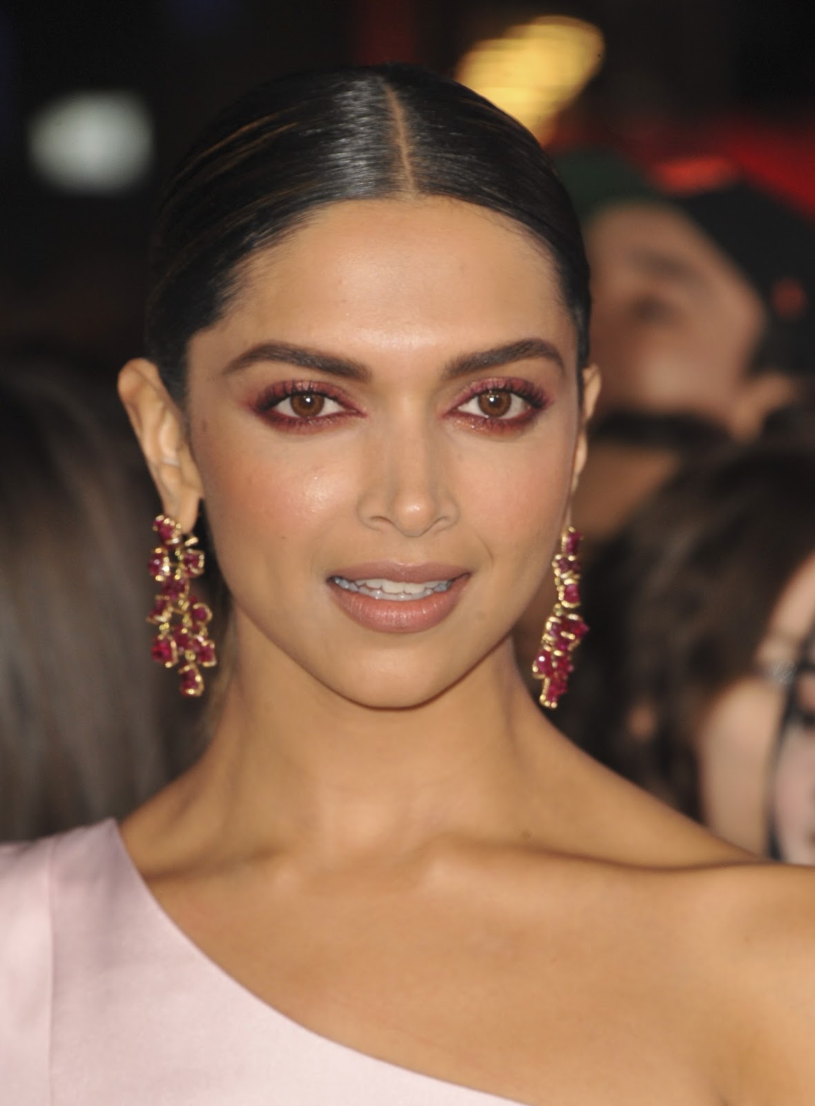 Deepika Padukone Looks Stunning At â€œxXx: Return of Xander Cageâ€ Premiere In Hollywood, LA