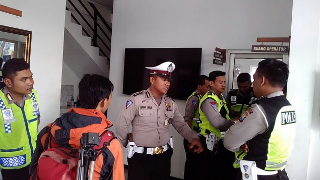 Menolak Bayar Tilang, Siswi SMK Ini Diajak Berhubungan Intim Oleh Polisi Menolak Bayar Tilang, Siswi SMK Ini Diajak Berhubungan Intim Oleh Polisi