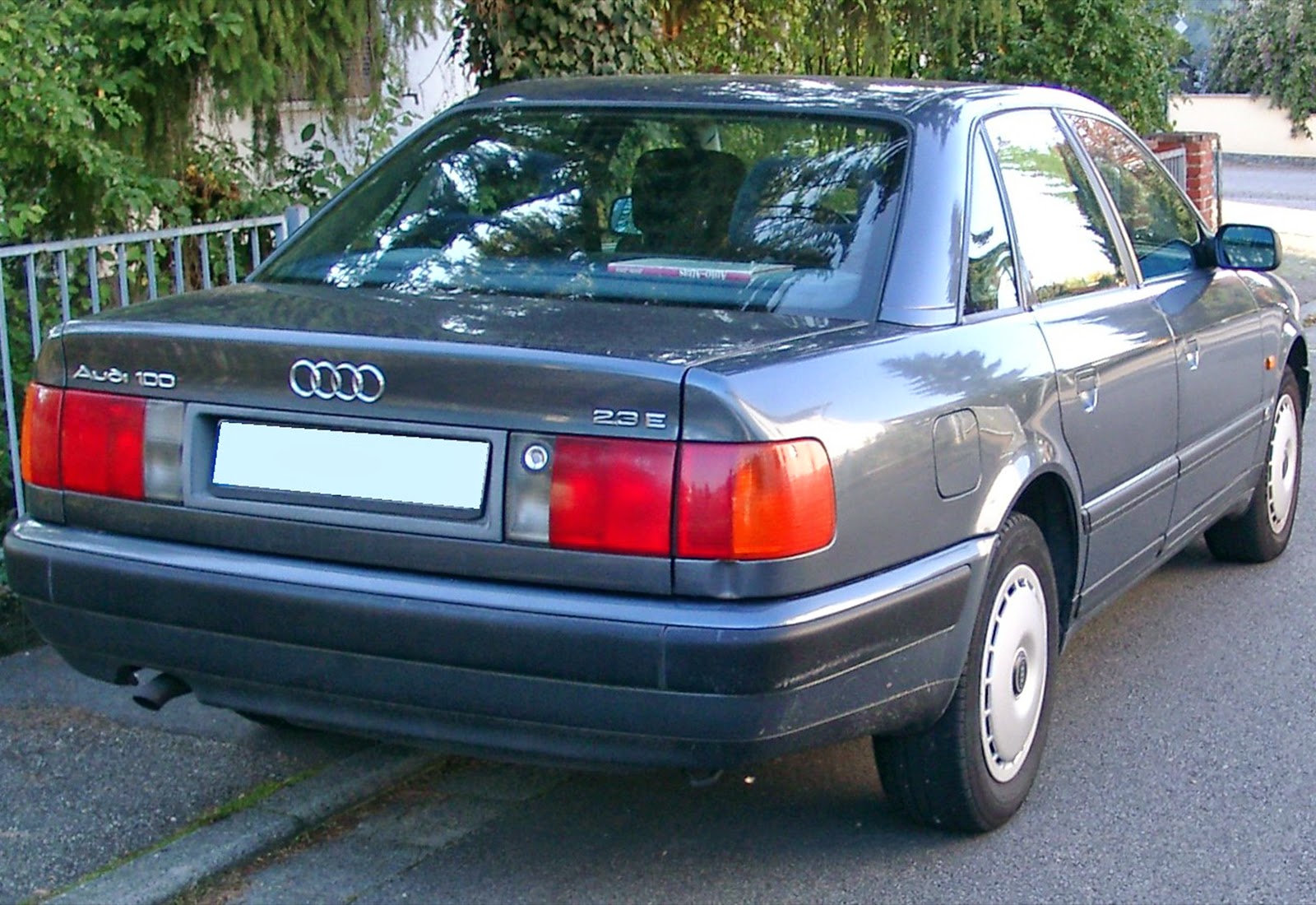 Audi 100 C4 rear view