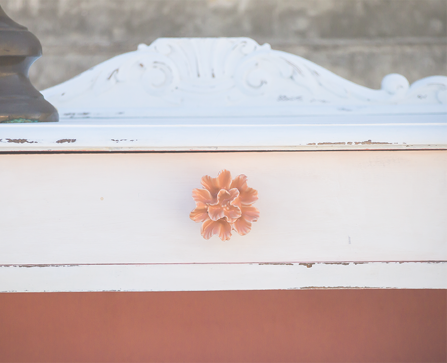 Mesita recuperada Flo