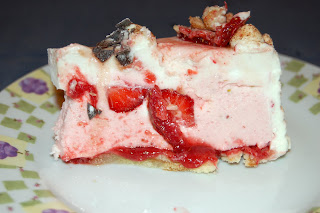 Tarta de fresones con nata y cava.