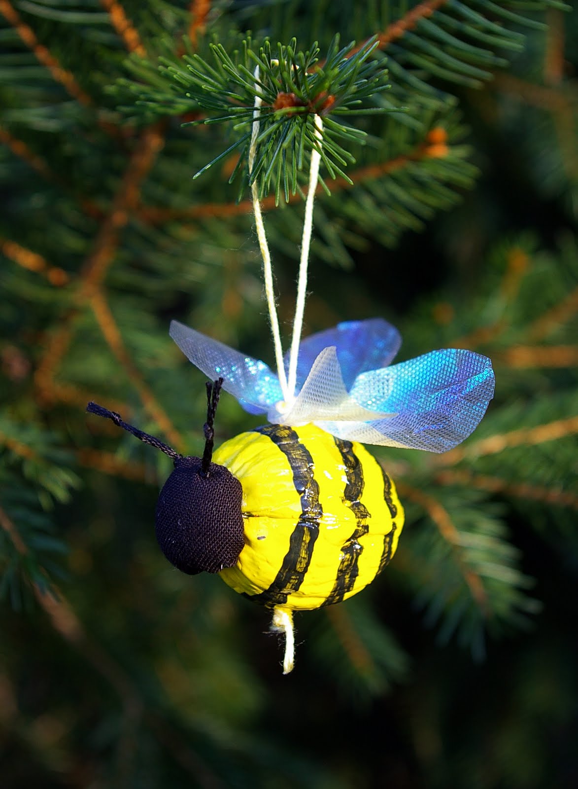 DIY Bee Christmas Ornaments: Fun and Festive Holiday Crafts
