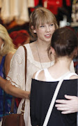Taylor Swift parece estar lista para un día de compras, el lunes (12 de . (taylor swift australia shopping )