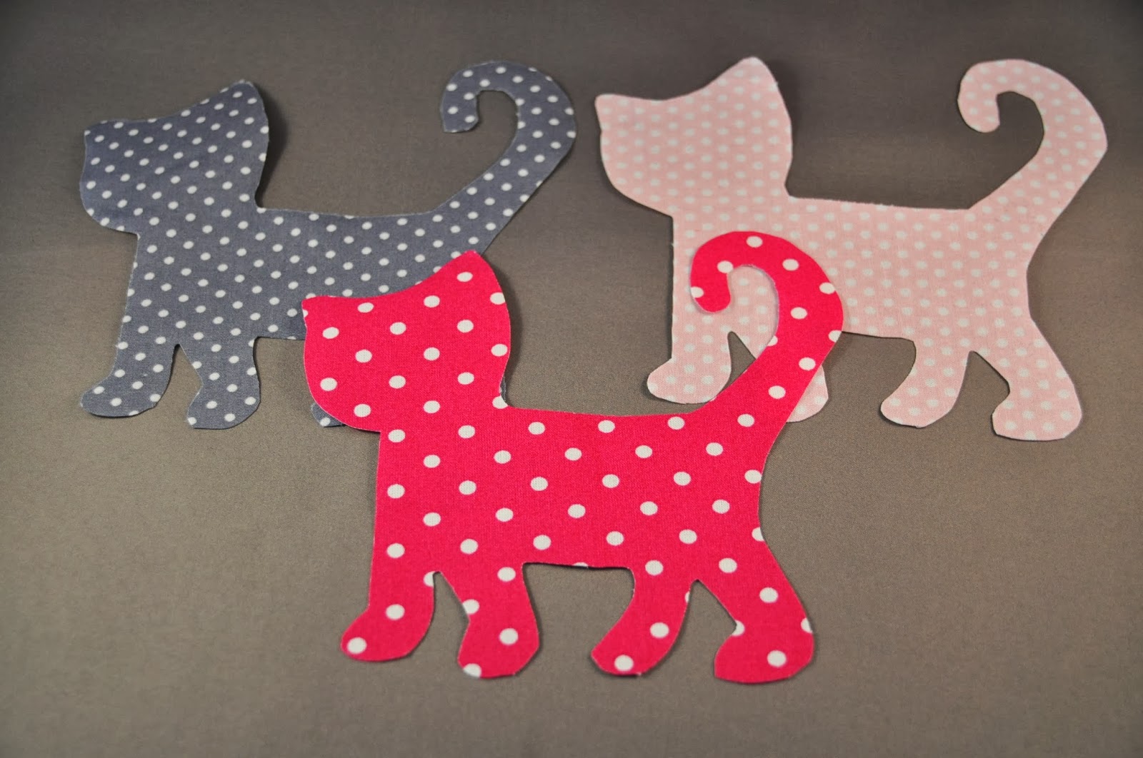 Katzenapplikationen, Bügelbilder und Aufnäher, die als Geschenk an Katzenbesitzer verschenkt werden können