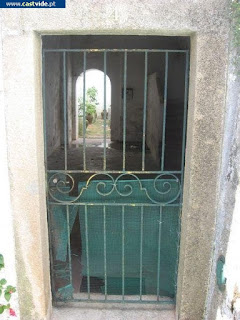 OGIVAL DOORS / Portas Ogivais, Castelo de Vide, Portugal
