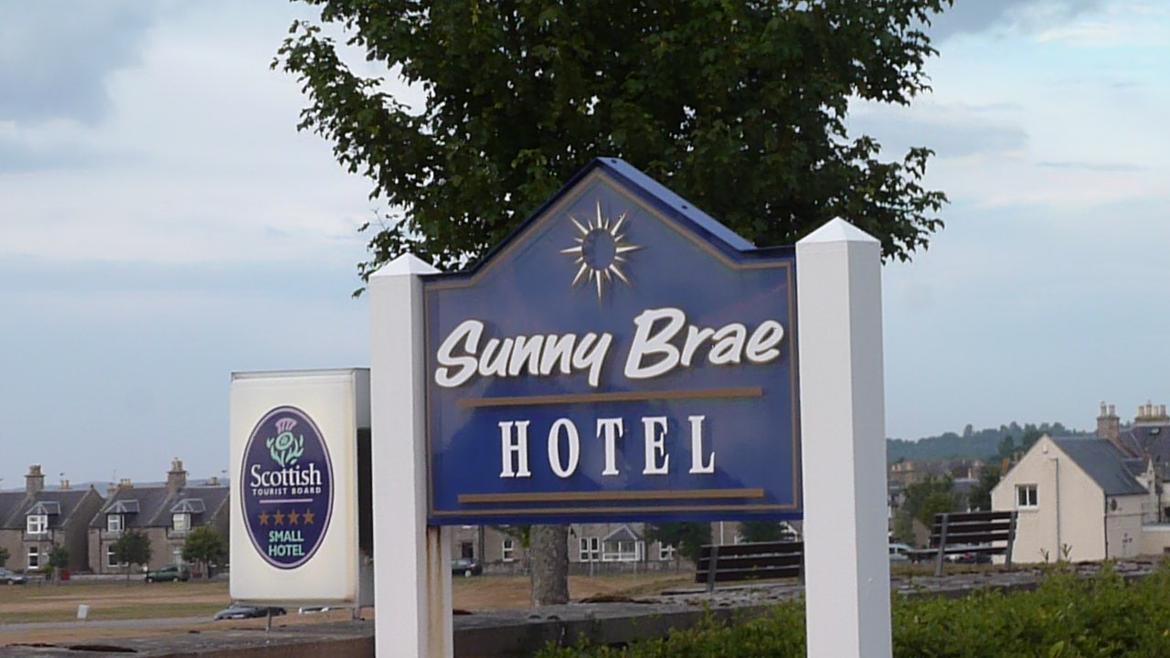 VERTELSELS. Sunny Brae Hotel