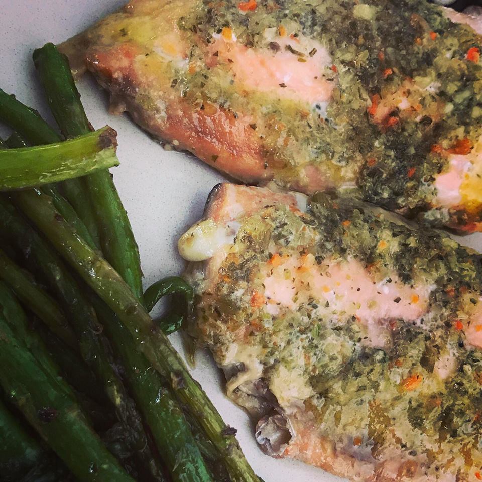 L'amour ça se cuisine tous les jours Saumon à l'érable et aux herbes salées du BasduFleuve L'amour ça se cuisine tous les jours Saumon à l'érable et aux herbes salées du BasduFleuve