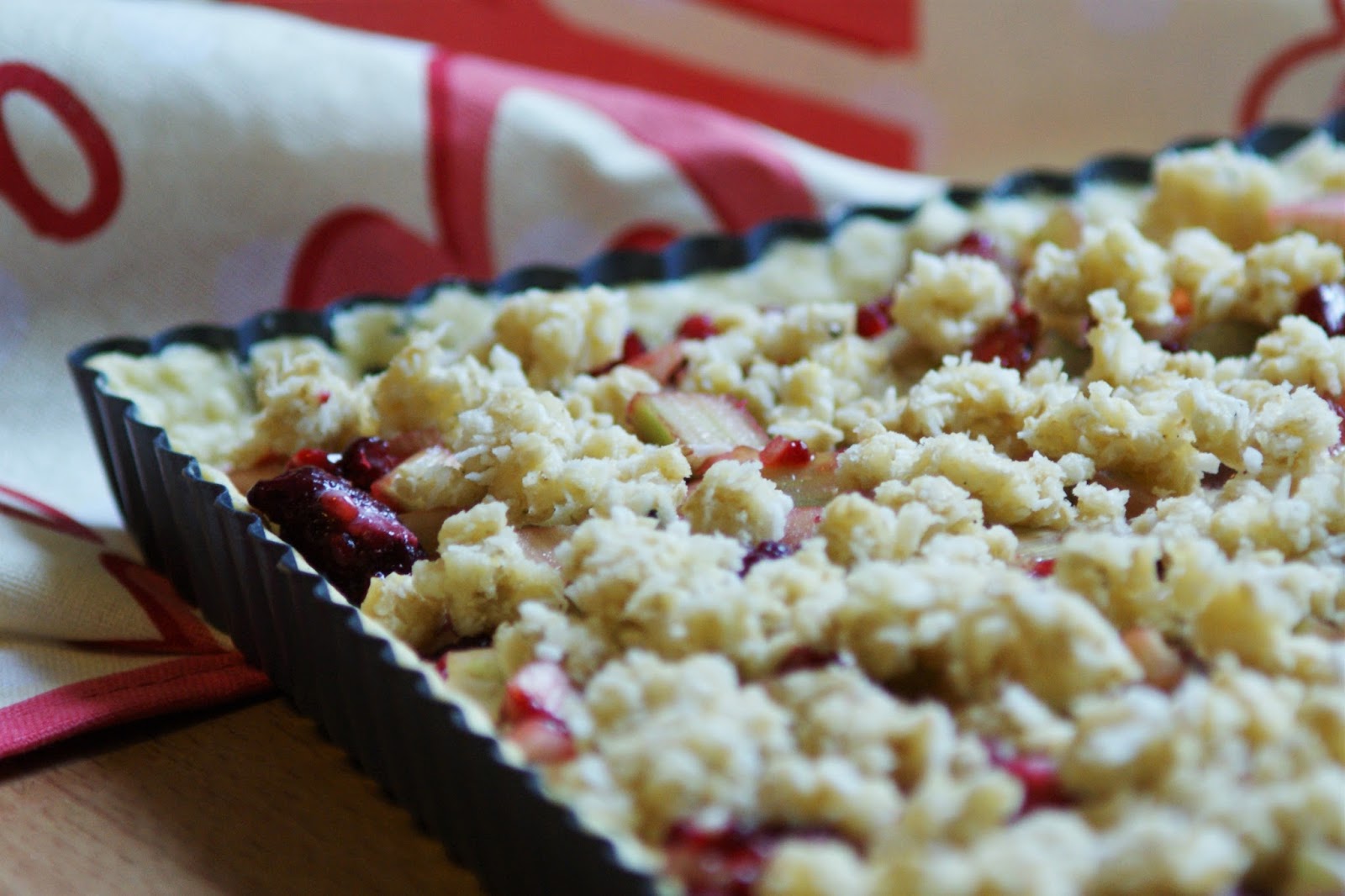 Rhabarber-Himbeer Tarte mit Kokosstreuseln - Papilio Maackii