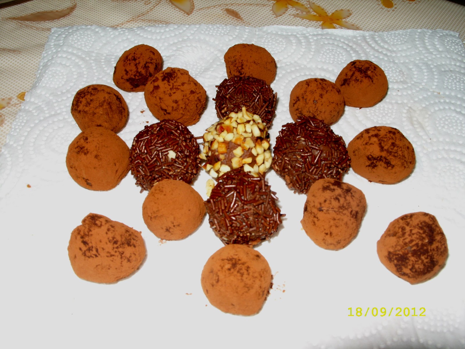 El yapımı çikolata Çikolatalarımdan ilk kareler&hellip;