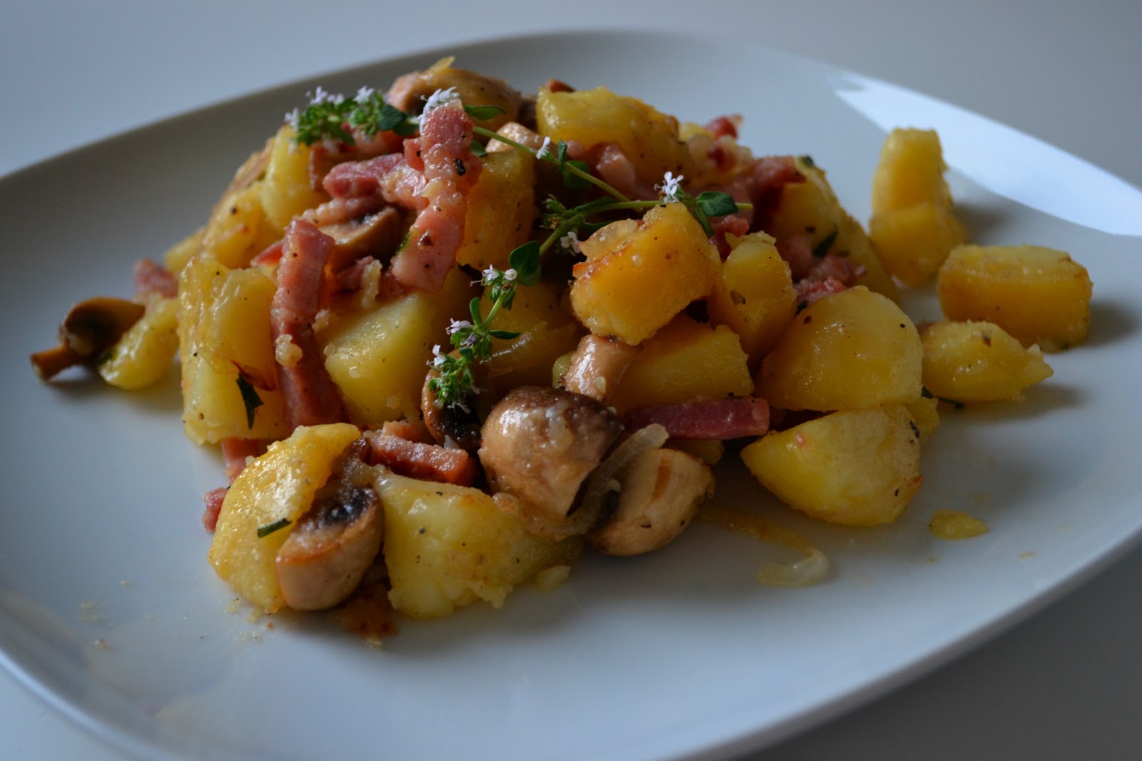 Gute Nahrung macht glücklich : Bratkartoffeln mit Speck, Champignons ...