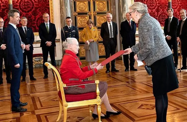 Crown Prince Frederik. Queen on the occasion of the Queen's 80th birthday. Architect Søren Ulrik Petersen.