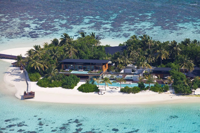 Amazing Aerial Photos of Island Resorts in the Maldives