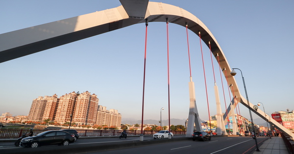 台中東區東門橋|和南方澳大橋結構相似的拱橋|紀念桃芝風災重建 台中東區東門橋|和南方澳大橋結構相似的拱橋|紀念桃芝風災重建