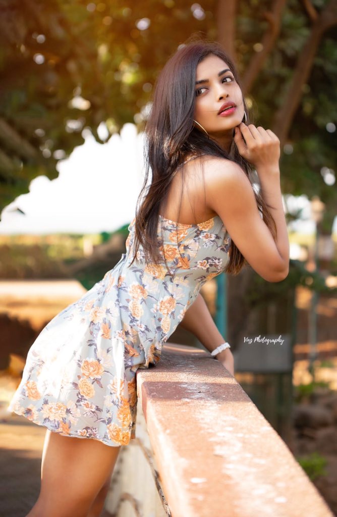 Ashna Zaveri New Pics - Latest Movie Updates, Movie Promotions, Branding Online and Offline Digital Marketing Services