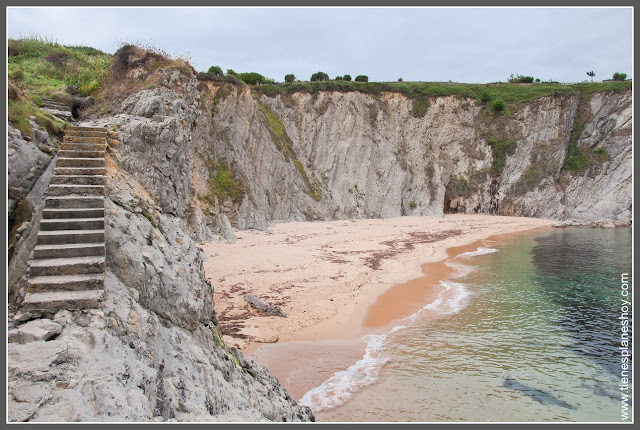 Costa Quebrada: Playa de Covachos (Cantabria)