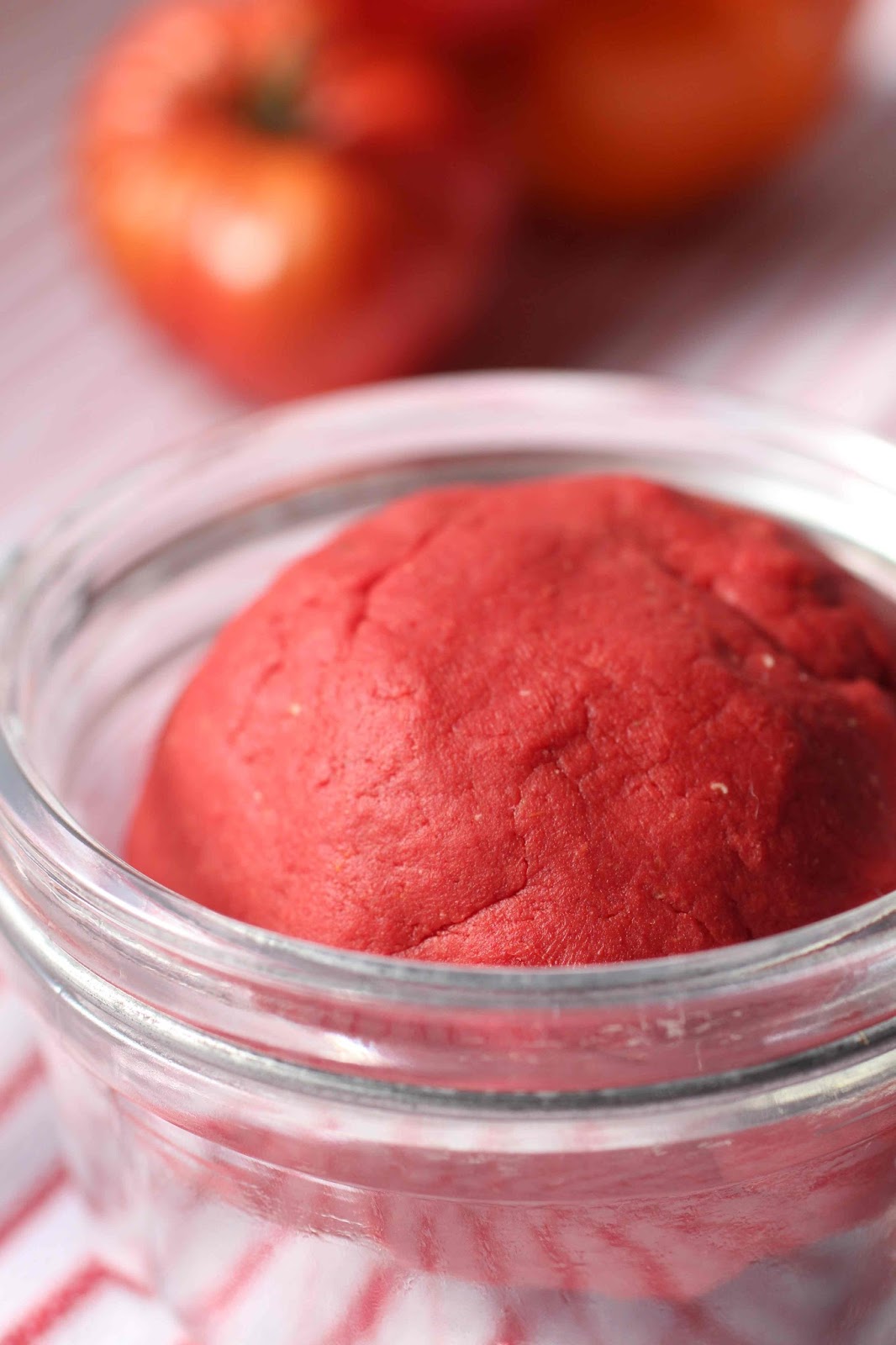 Concentré de tomate fermenté (cru) maison - Recette par Un peu gay dans les  coings