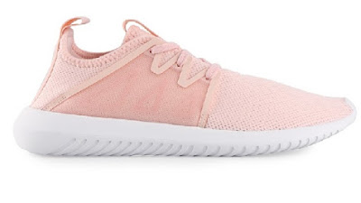 5 barang Penunjang Penampilan Kala Travelling