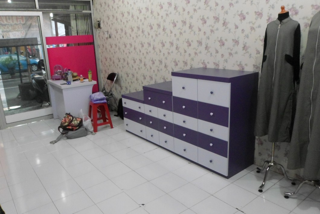 Lemari Storage Toko  Pakaian  Unik Furniture Semarang 