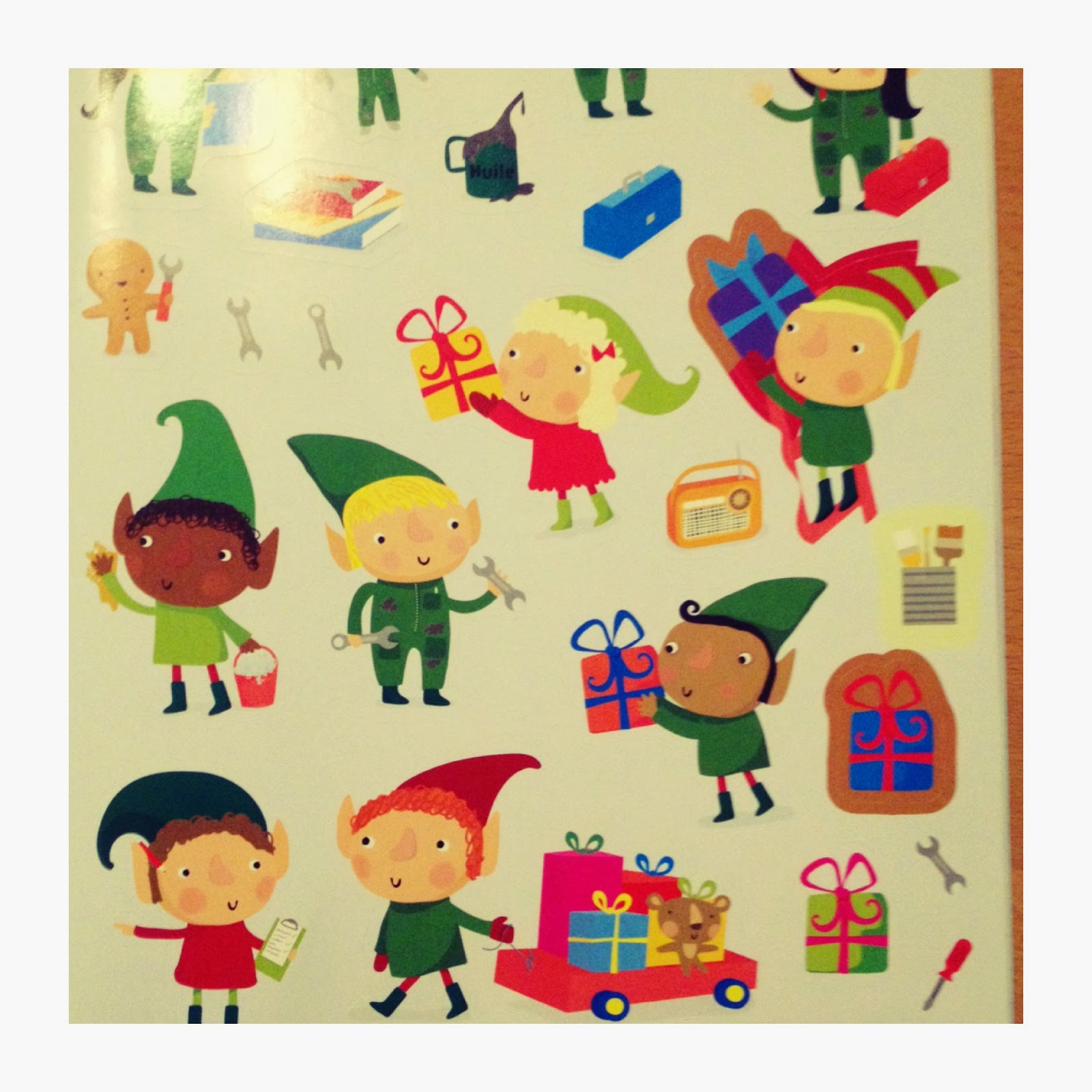 Autocollants Mousse Atelier Père Noël - Lot De 100 - Motifs Assortis - Pour Décorations De Fêtes Et Loisirs Créatifs