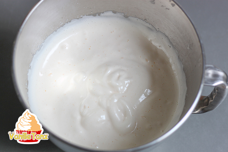 Schokoladen-Biskuitrolle mit Quark-Orangen-Creme - VanilleTanz