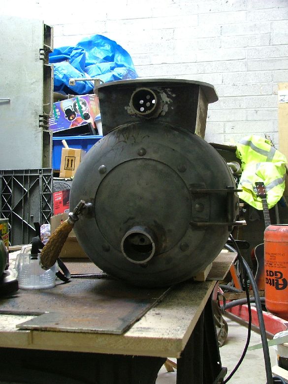 what's he building in there? Fire!! Gas bottle burners, and the making of.