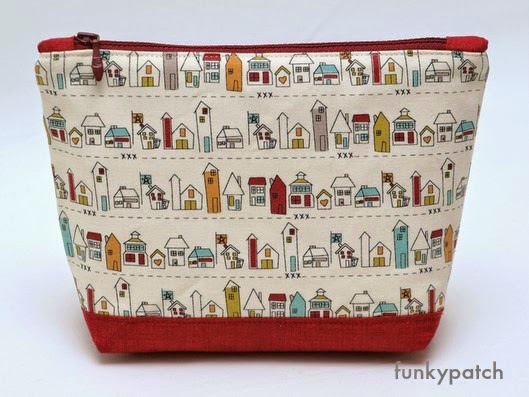 neceser de tela tamaño bolso con dibujos de casitas handmade by funkypatch