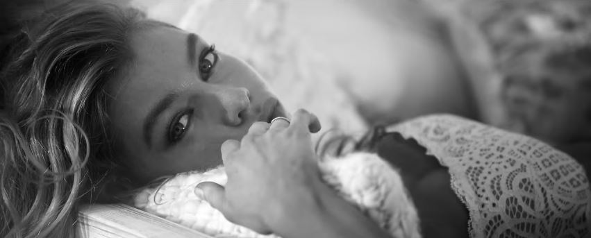 Modella Victoria’s Secret pubblicità Dream Angels video in bianco e nero con Foto - Testimonial Spot Pubblicitario Victoria’s Secret 2017