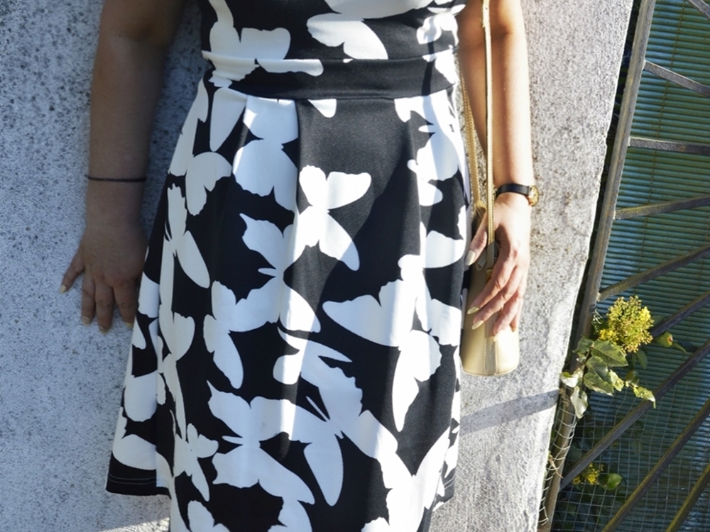 Outfit Scuba-Kleid mit Schmetterlingen und High Heel Sandalen Fashion Blogger Annie K. Annies Beauty House