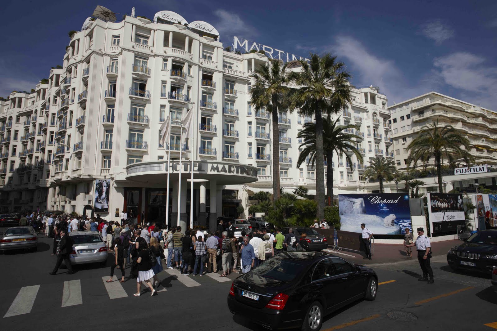 http://2.bp.blogspot.com/-1DcQp4Pu8Vg/TdBcjKuJoGI/AAAAAAAAAno/pxgYHyojNXY/s1600/Hotel-Martinez-during-the-Cannes-Film-Festival.jpg