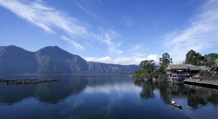 Obyek Wisata Alam Danau Batur Di Kintamani Bali Dengan Pemandangan