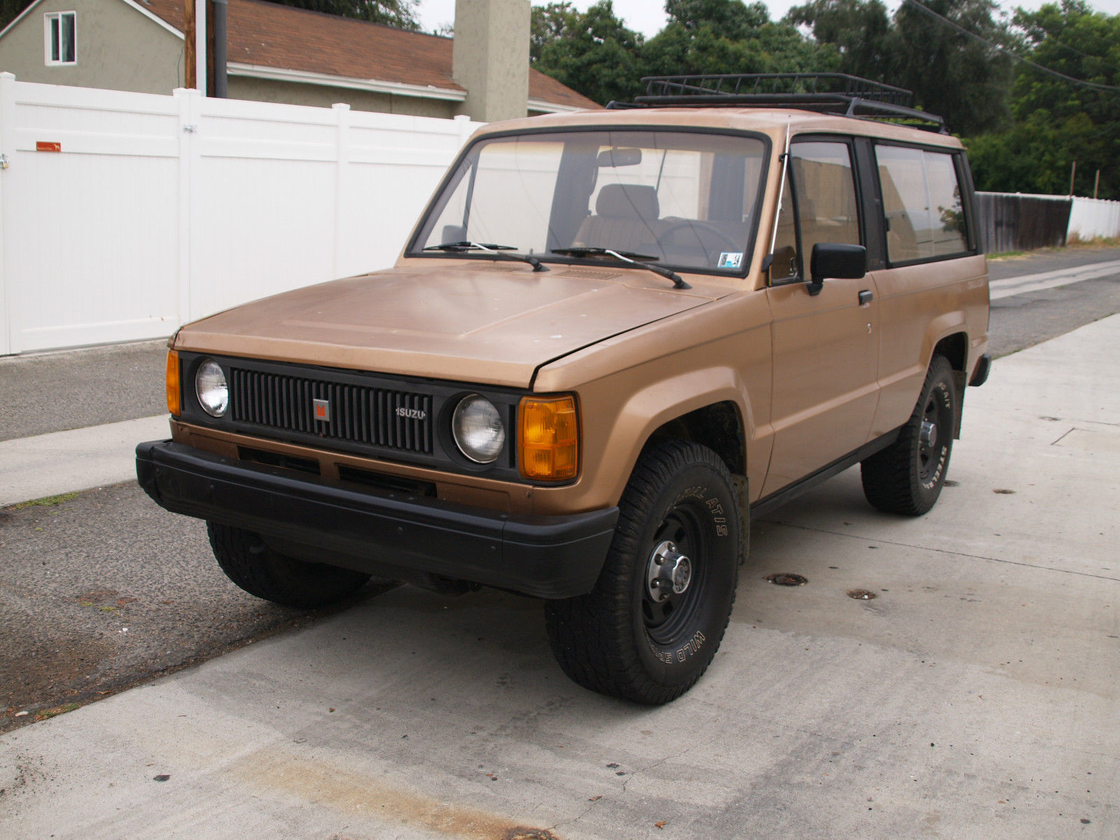 1986 Isuzu Trooper DLX Turbo Diesel 4x4 2-Door Manual Transmission