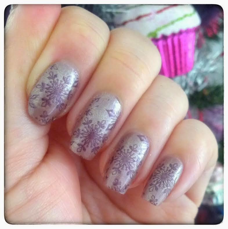 Christmas Nailart #3 : Les flocons de neige Christmas Nailart #3 : Les flocons de neige