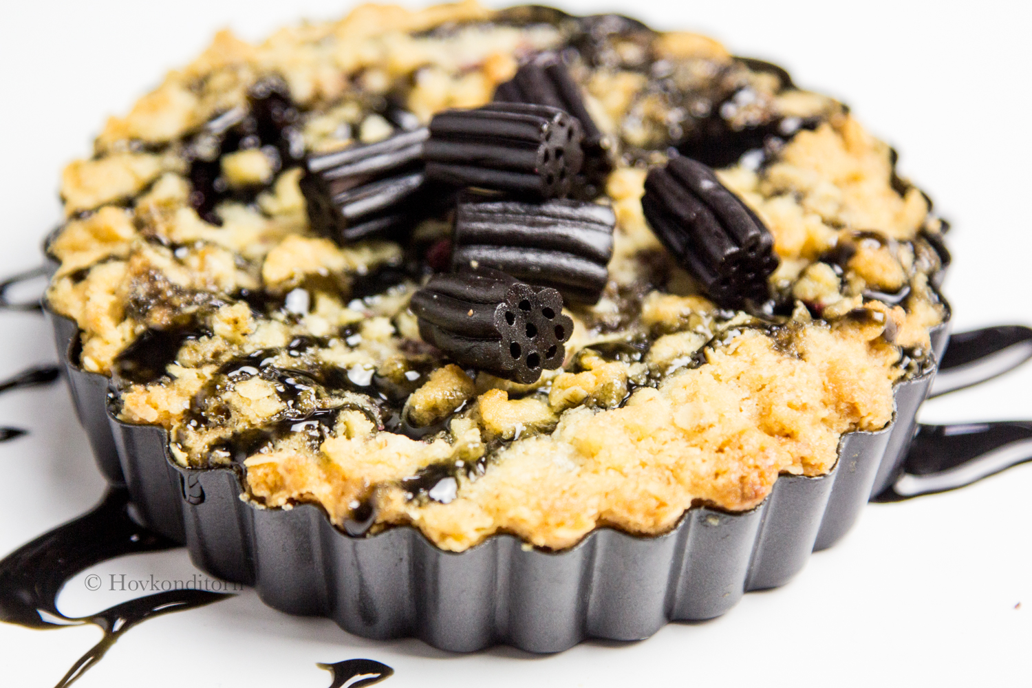 Hovkonditorn Liquorice Raspberry Pie