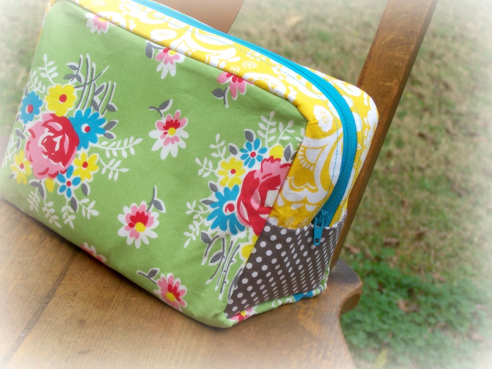 n' stitches designs WeekendAway Travel Bag Pattern Review