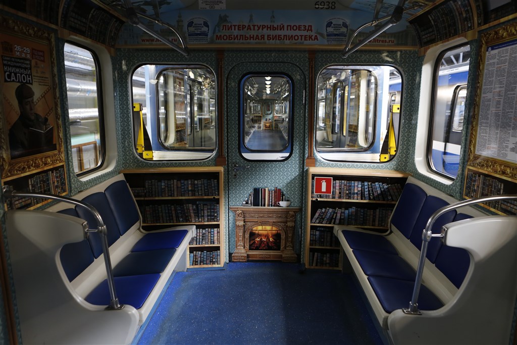 Что значит литерный поезд. 4001 литерный поезд. Jr 521 train. Литерный локомотив. Тэп70бс литерный.