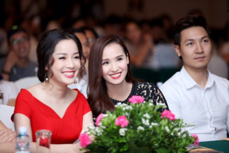 La Thanh Huyen bi thu hut truoc ve 'soai ca' cua Manh Truong - Anh 4