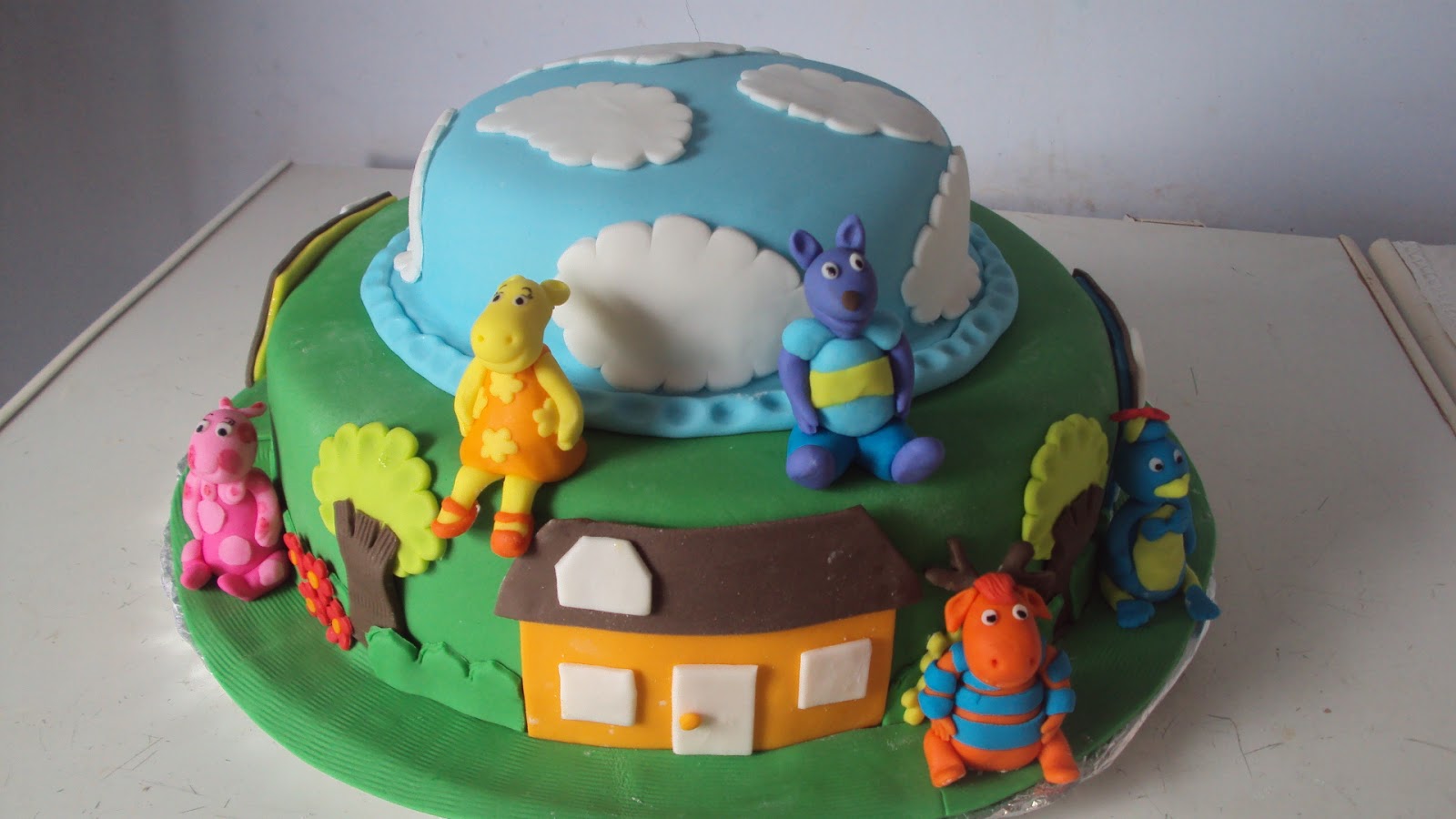 Haliete artes em bolos Backyardigans outro modelo