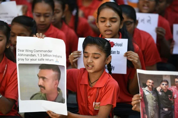 India waits with bated breath for Abhinandan’s arrival, New Delhi, Kidnap, Pilot, Pakistan, Missing, Attack, Parents, National