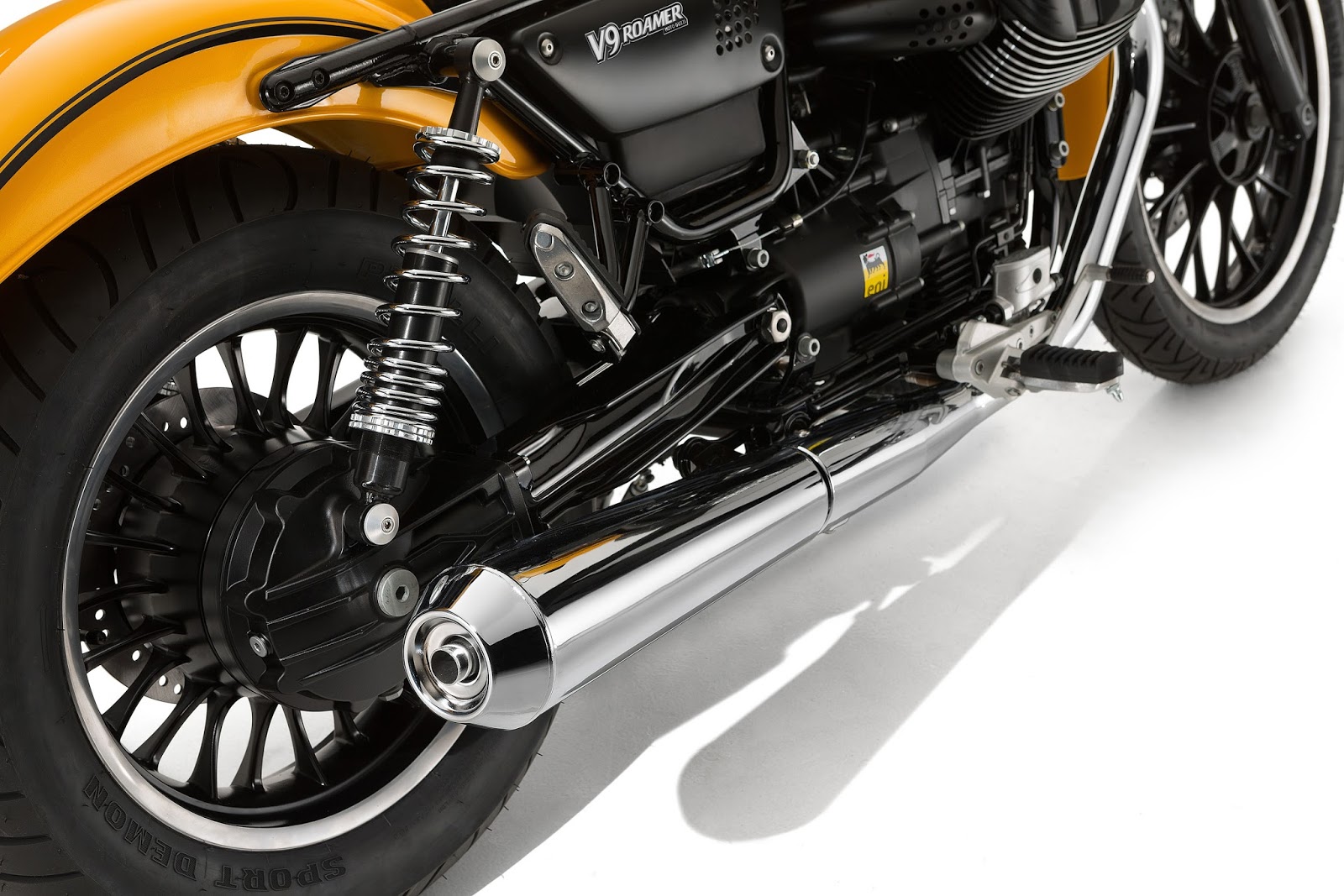 moto guzzi v9 roamer 2016