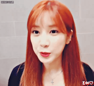 에이핑크의 비주얼이자, 섹시담당 박초롱 오늘자 브이앱.gif | 인스티즈