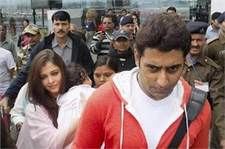 Aaradhya, Aishwarya & Abhishek arrive in Bhopal airport