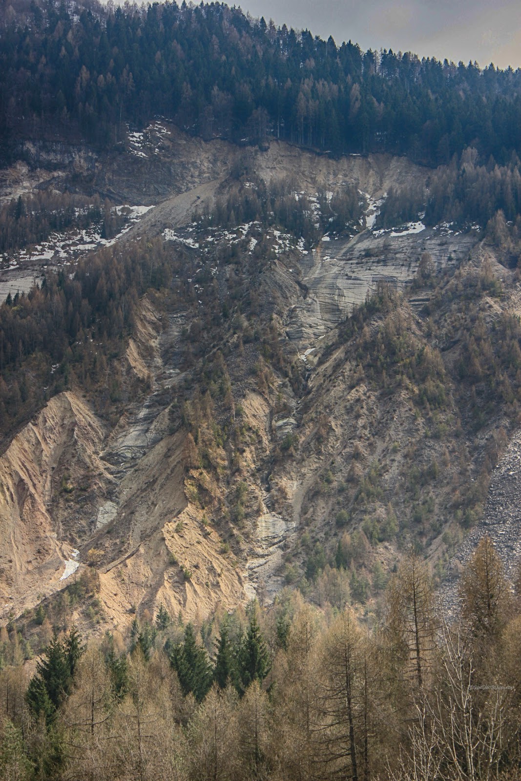Vaiont dam landslide disaster Italy 1963 flood geology travel trip tour copyright rocdoctravel.com