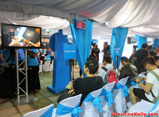 Celcom First, Celcom, iPhone 5s, iPhone 5c, Celcom Blue Cube, Sunway Pyramid, the cube, waiting area