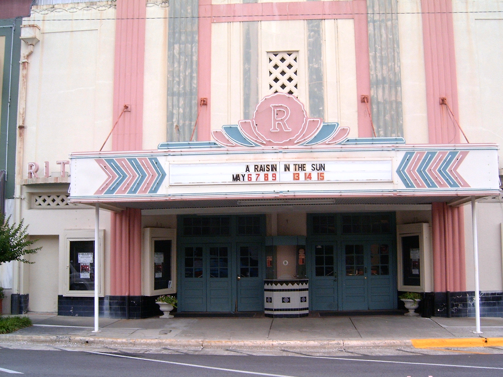 Places To Go, Buildings To See: Ritz Theater - Waycross, Georgia