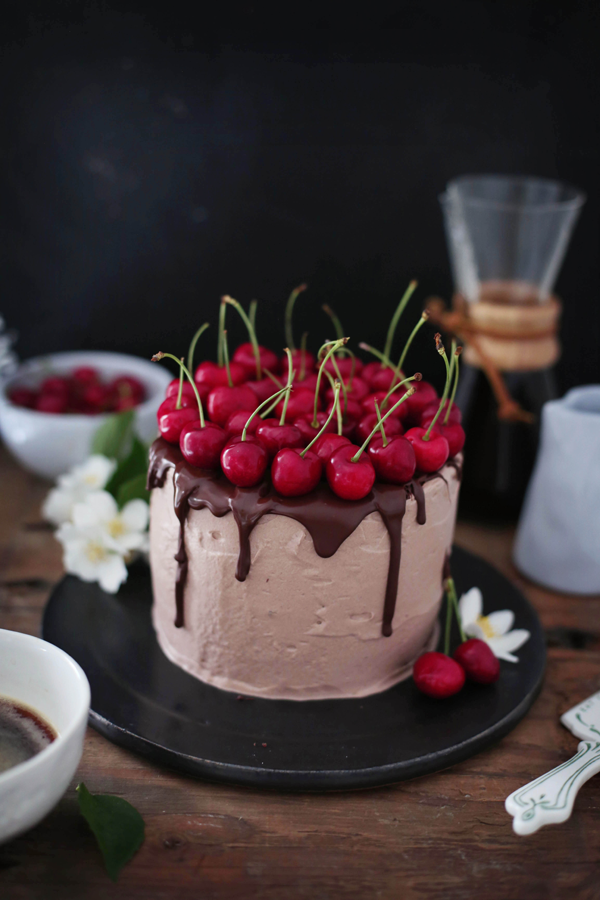 50 Jahre Jacobs Krönung und eine Mokka-Schokoladentorte mit Kirschen ...