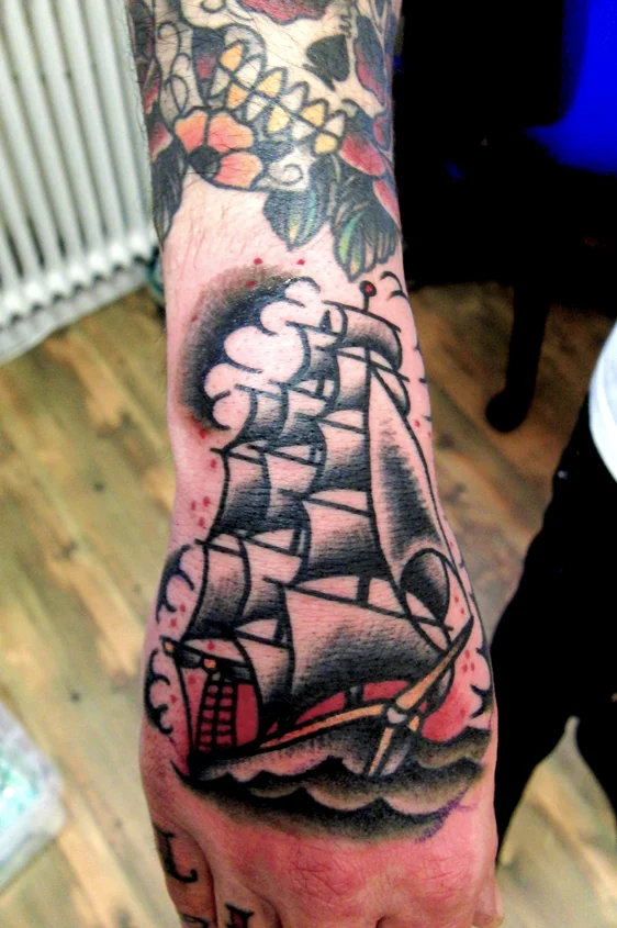 tatuaje de barco antiguo