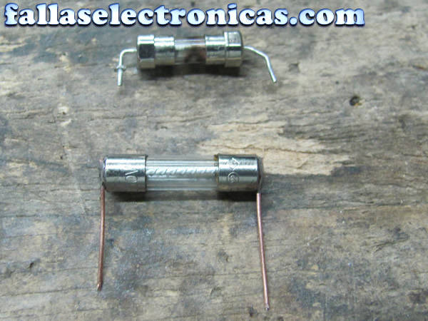 Licuadora clásica Oster® cobre con perilla ergonómica de 3